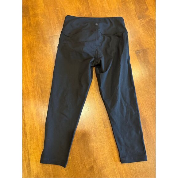 Woman’s Prana black workout Capri pants size small - Picture 3 of 4